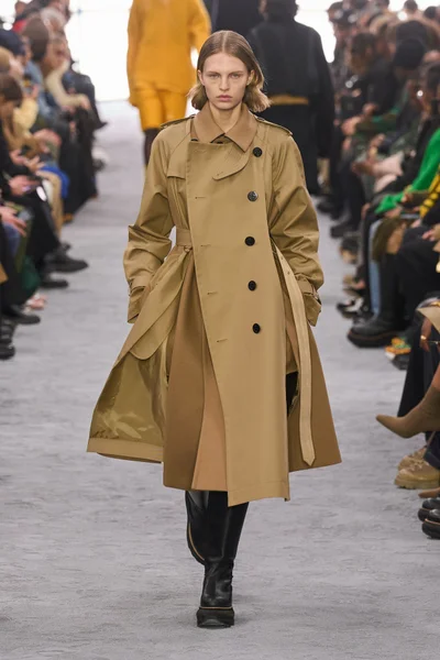 Look 32